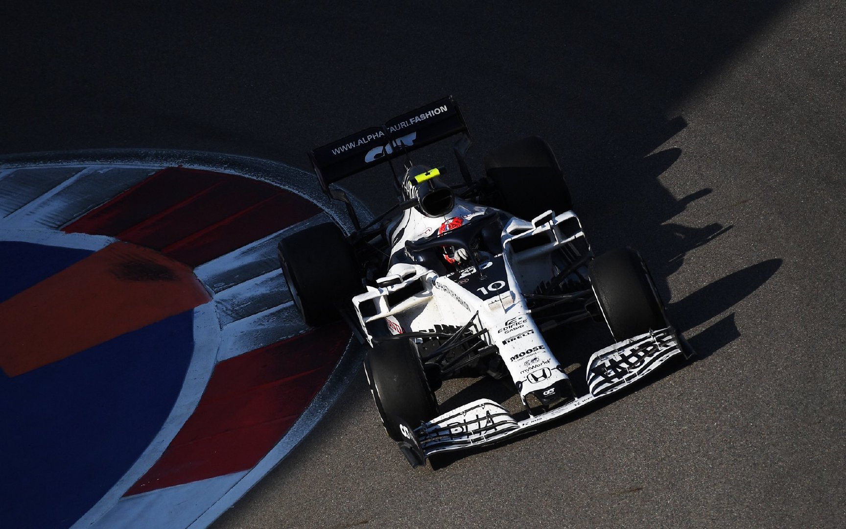 红牛二队轻取法拉利,拉塞尔统治全场 红牛二队轻取法拉利,拉塞尔统治全场