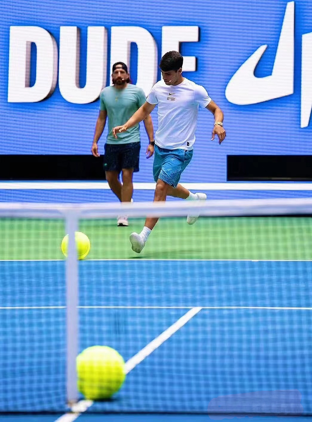 英国网球队轻取美国网球队,费德勒制霸全场 英国网球队轻取美国网球队,费德勒制霸全场