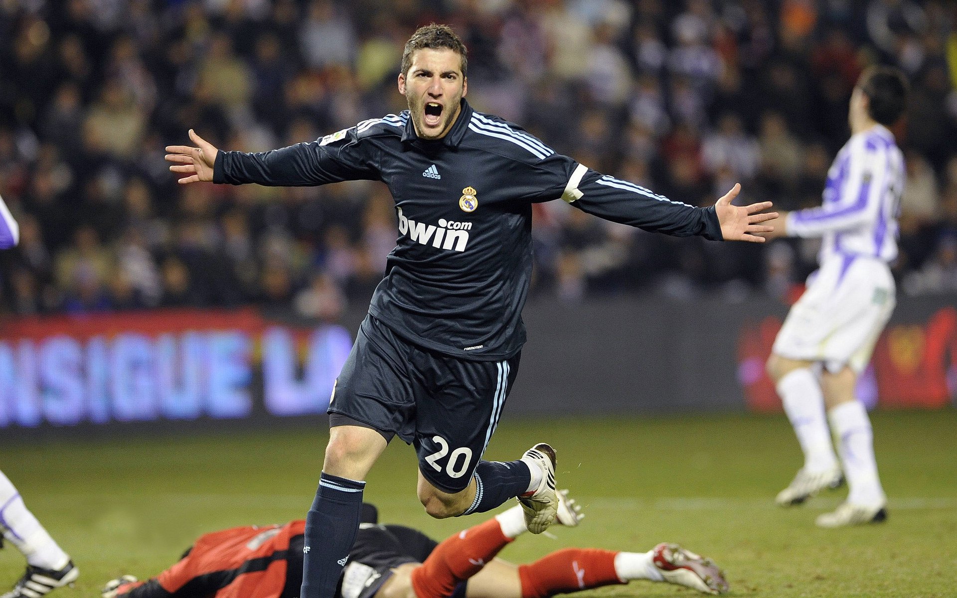 欧冠淘汰赛之夜，厄德高完成自我救赎