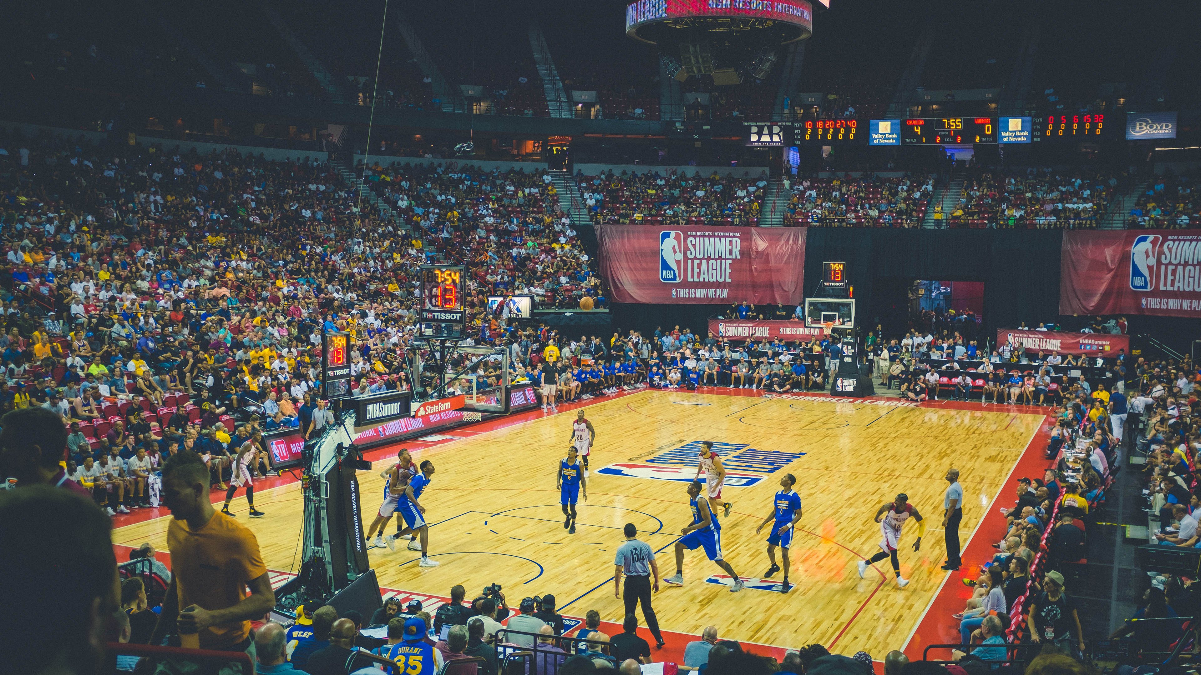 蛰伏后的绽放，拉文里程碑之夜，黄蜂主场力克上海队