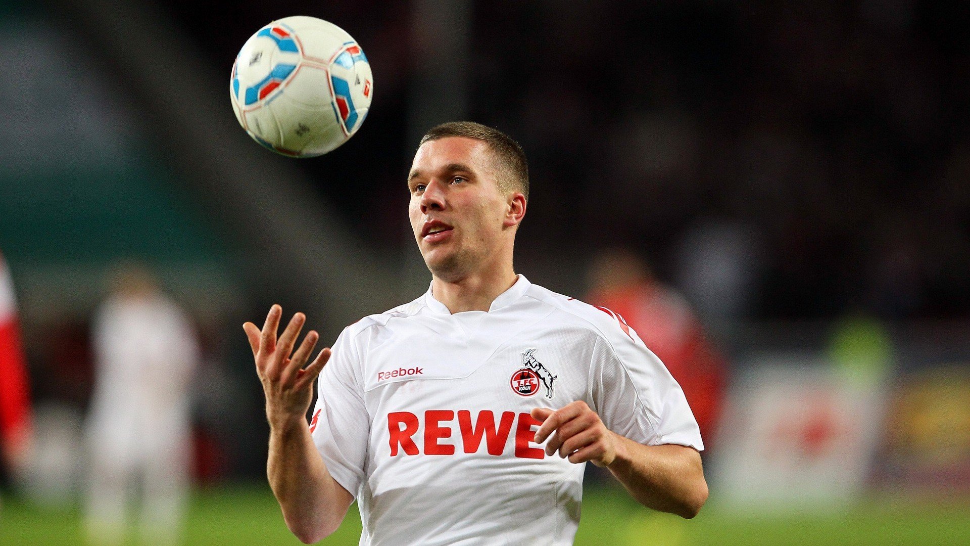 从库尔图瓦爆发到塞内加尔崛起，足球世界的多元叙事与中国启示