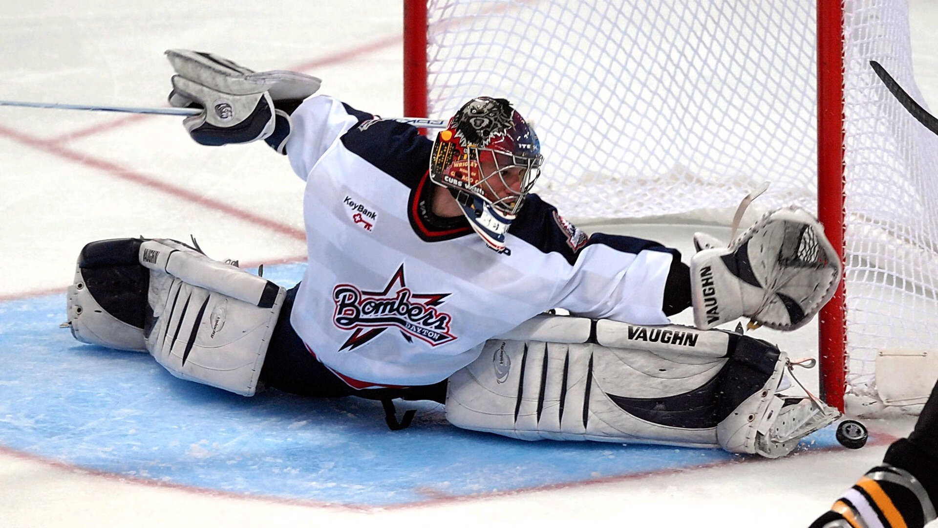 烈焰与传奇，阿隆索点燃赛场，法拉利完胜哈斯背后的战术与激情